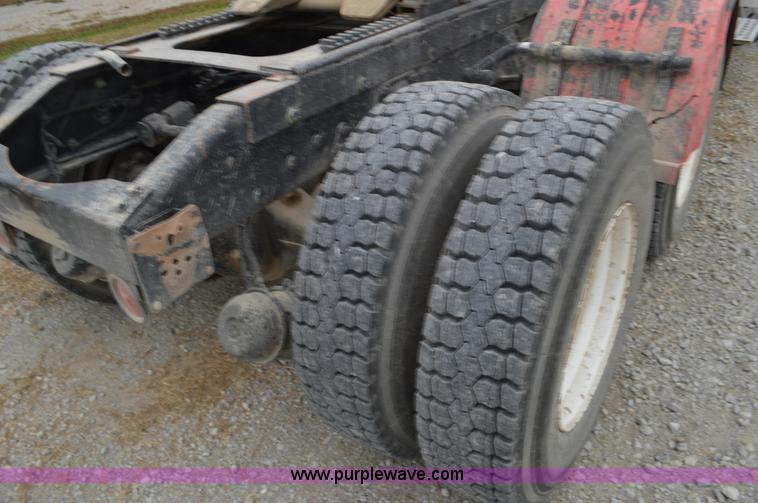 image for item I6419 1994 Peterbilt 378 semi truck