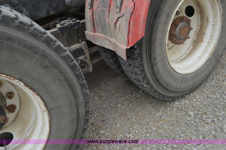 image for item I6419 1994 Peterbilt 378 semi truck