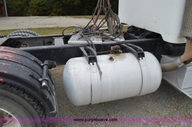 image for item I6419 1994 Peterbilt 378 semi truck