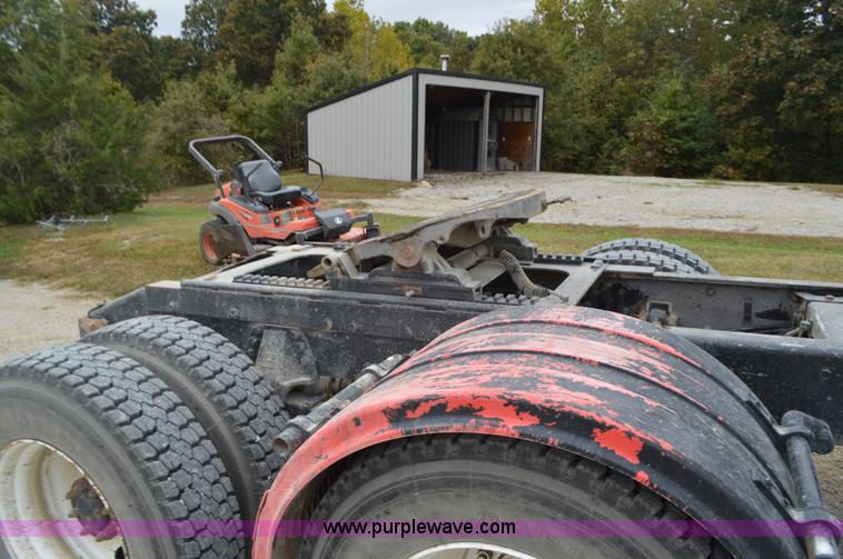 image for item I6419 1994 Peterbilt 378 semi truck