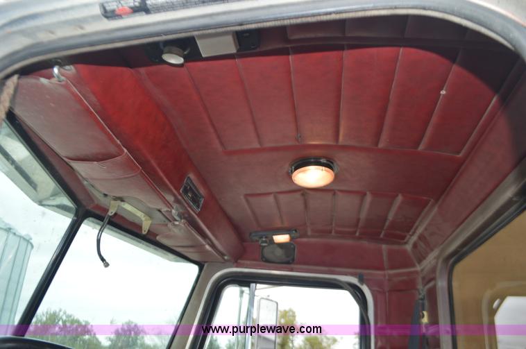 image for item I6419 1994 Peterbilt 378 semi truck