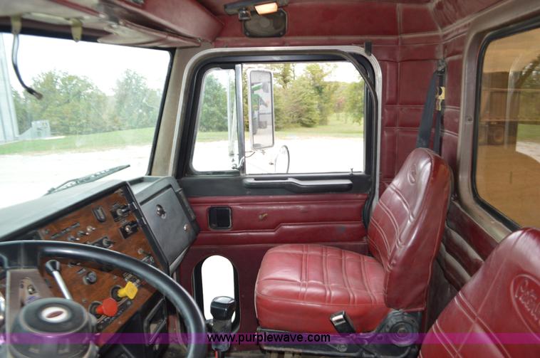 image for item I6419 1994 Peterbilt 378 semi truck