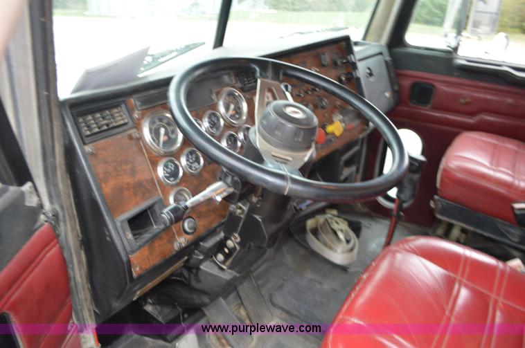 image for item I6419 1994 Peterbilt 378 semi truck