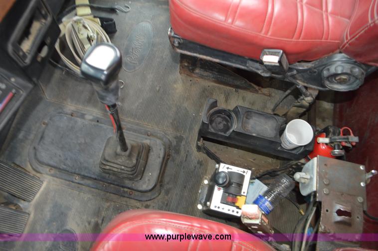 image for item I6419 1994 Peterbilt 378 semi truck