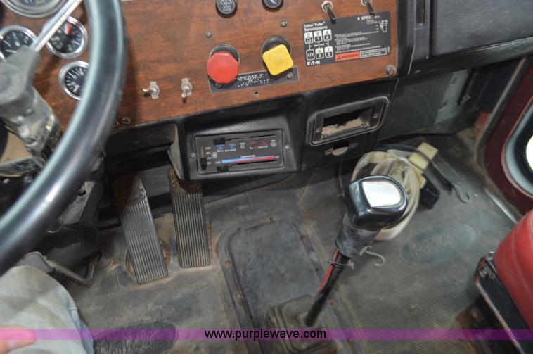 image for item I6419 1994 Peterbilt 378 semi truck