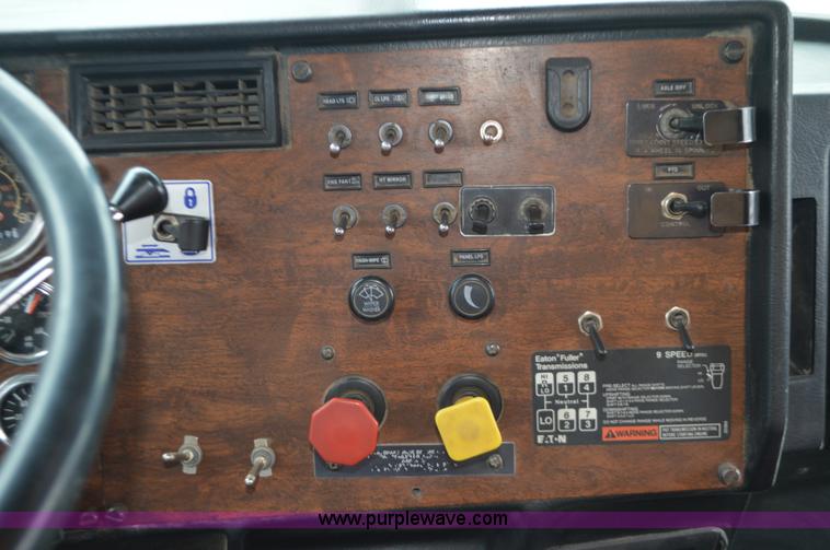 image for item I6419 1994 Peterbilt 378 semi truck