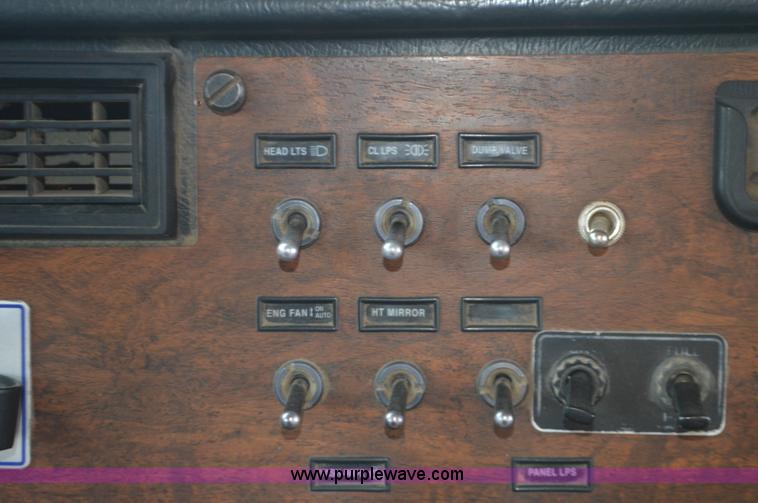 image for item I6419 1994 Peterbilt 378 semi truck