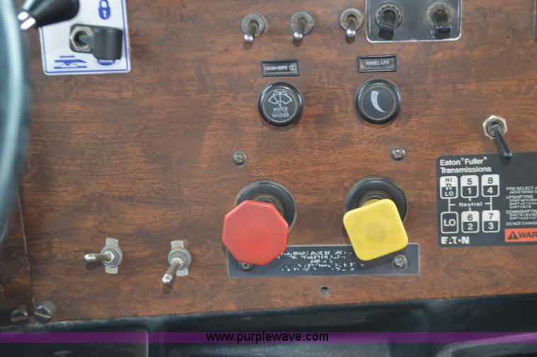 image for item I6419 1994 Peterbilt 378 semi truck