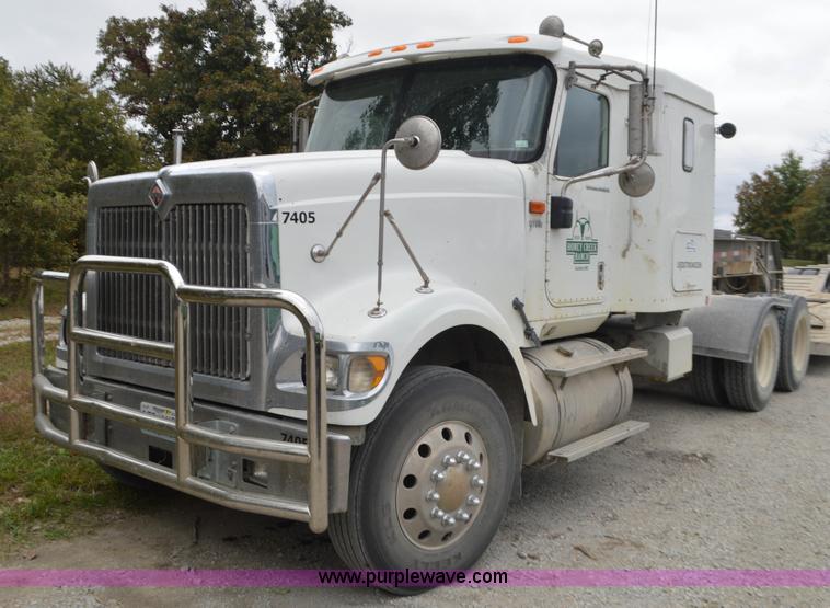 image for item I6421 2005 International 9900i semi truck