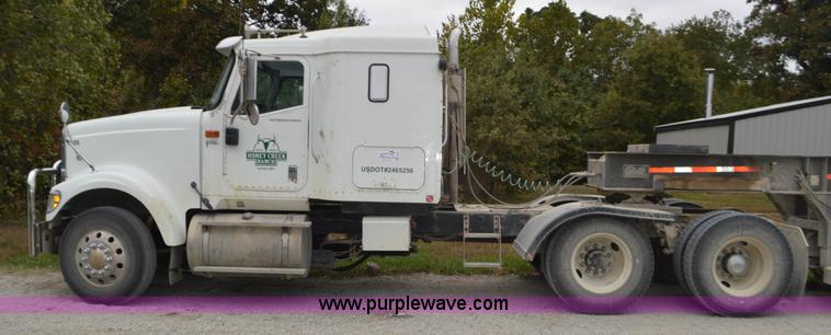 image for item I6421 2005 International 9900i semi truck