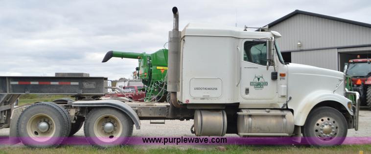 image for item I6421 2005 International 9900i semi truck