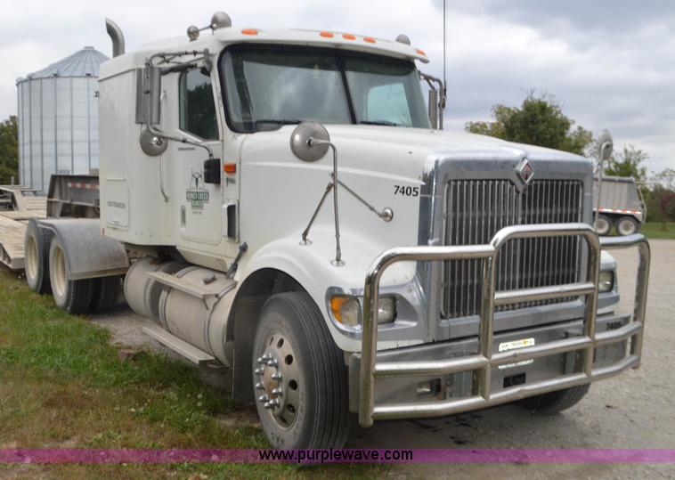 image for item I6421 2005 International 9900i semi truck