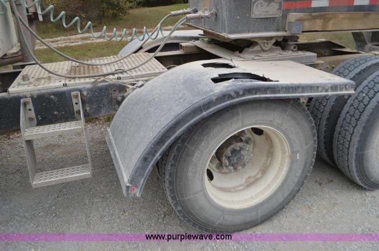 image for item I6421 2005 International 9900i semi truck