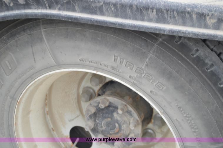 image for item I6421 2005 International 9900i semi truck