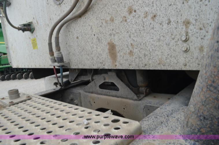 image for item I6421 2005 International 9900i semi truck