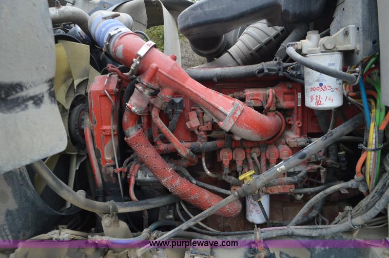 image for item I6421 2005 International 9900i semi truck