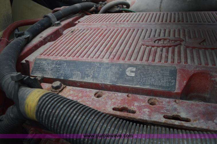 image for item I6421 2005 International 9900i semi truck