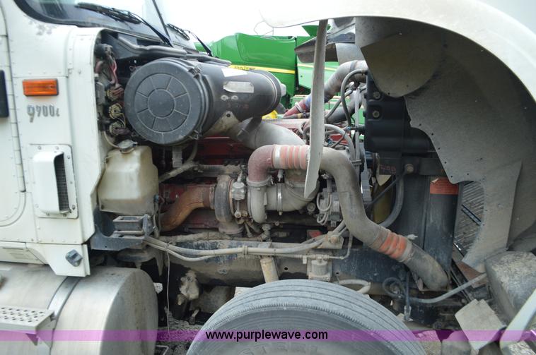 image for item I6421 2005 International 9900i semi truck