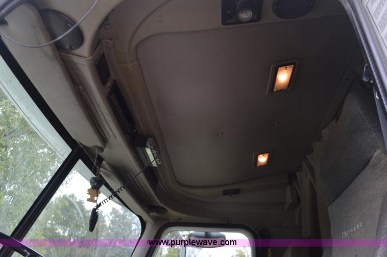 image for item I6421 2005 International 9900i semi truck