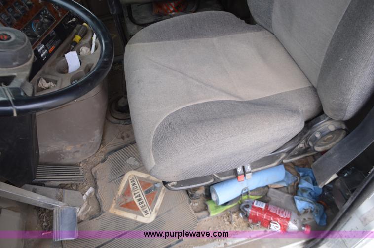 image for item I6421 2005 International 9900i semi truck