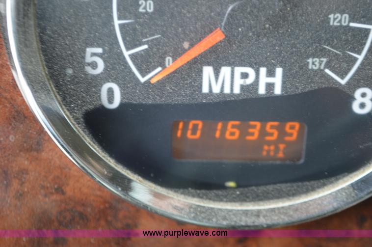 image for item I6421 2005 International 9900i semi truck