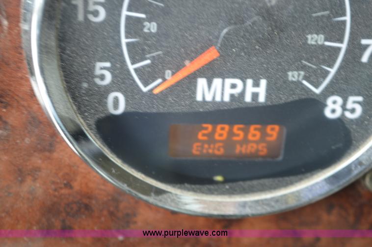 image for item I6421 2005 International 9900i semi truck