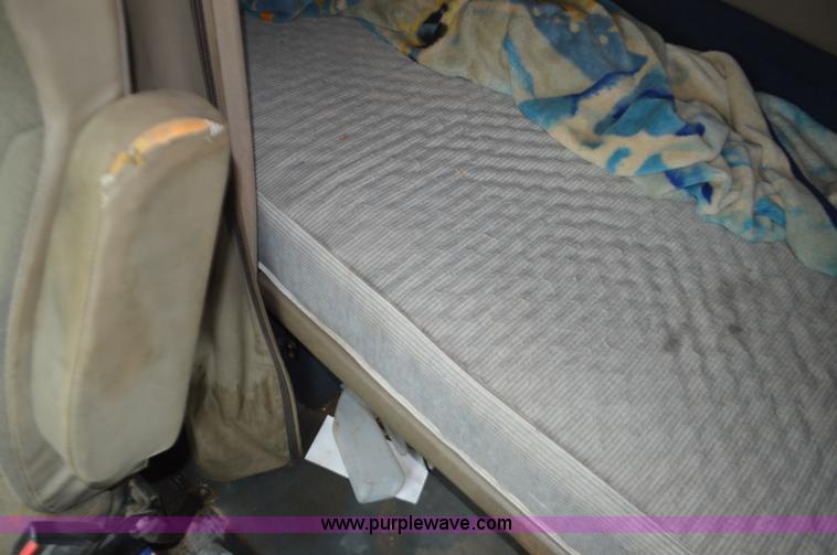 image for item I6421 2005 International 9900i semi truck