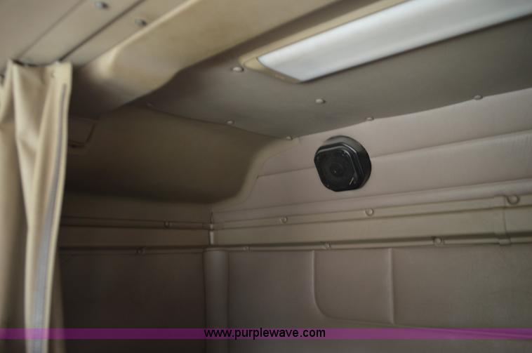 image for item I6421 2005 International 9900i semi truck