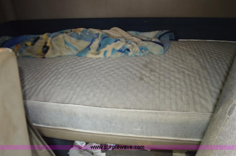 image for item I6421 2005 International 9900i semi truck