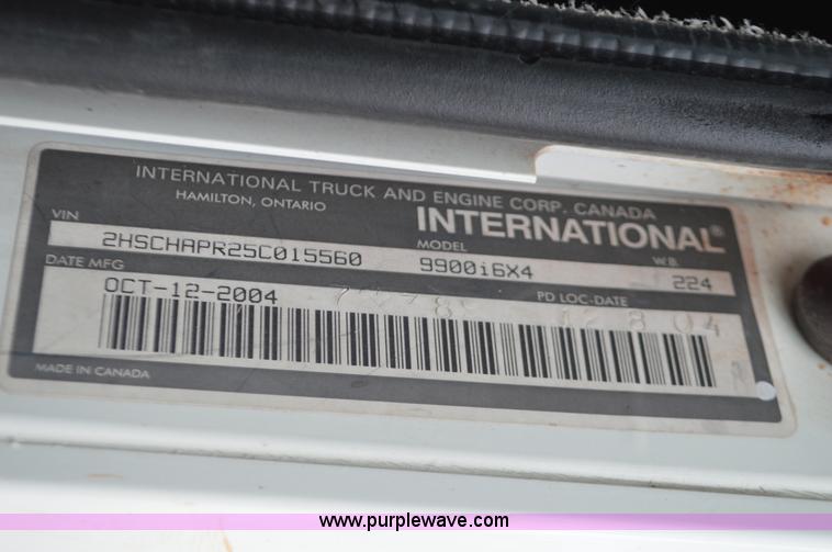 image for item I6421 2005 International 9900i semi truck