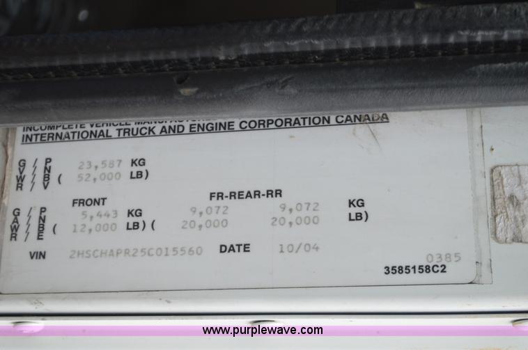 image for item I6421 2005 International 9900i semi truck