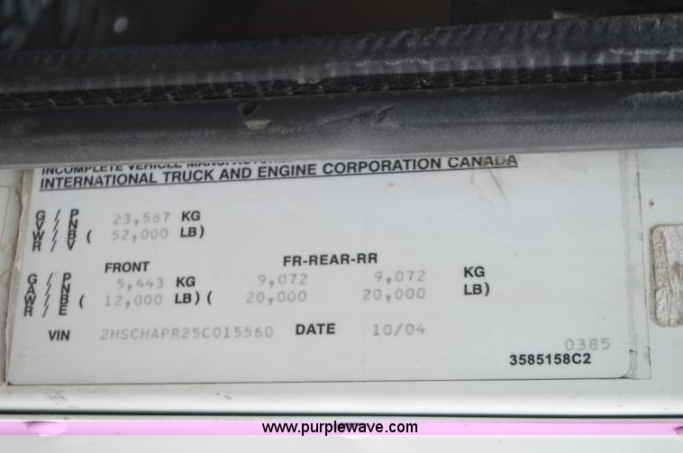 image for item I6421 2005 International 9900i semi truck