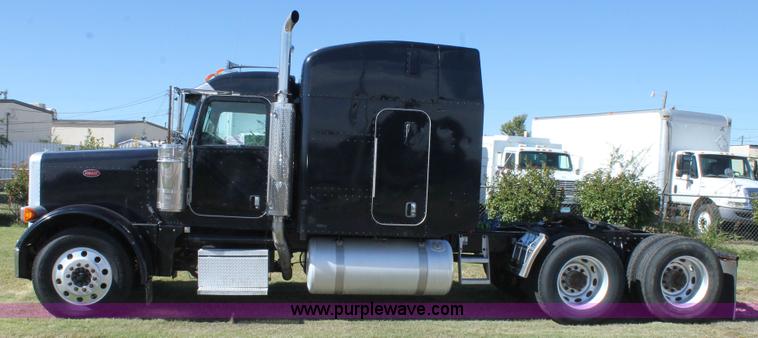 image for item J1407 2007 Peterbilt 379 semi truck