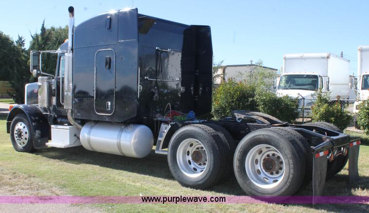 image for item J1407 2007 Peterbilt 379 semi truck