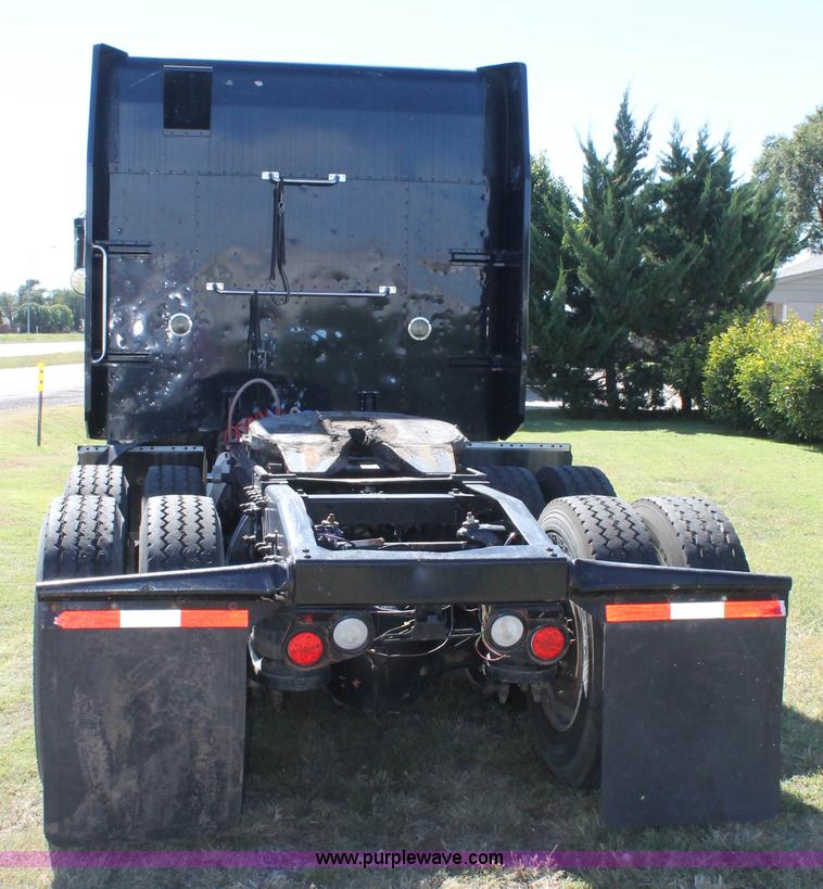 image for item J1407 2007 Peterbilt 379 semi truck