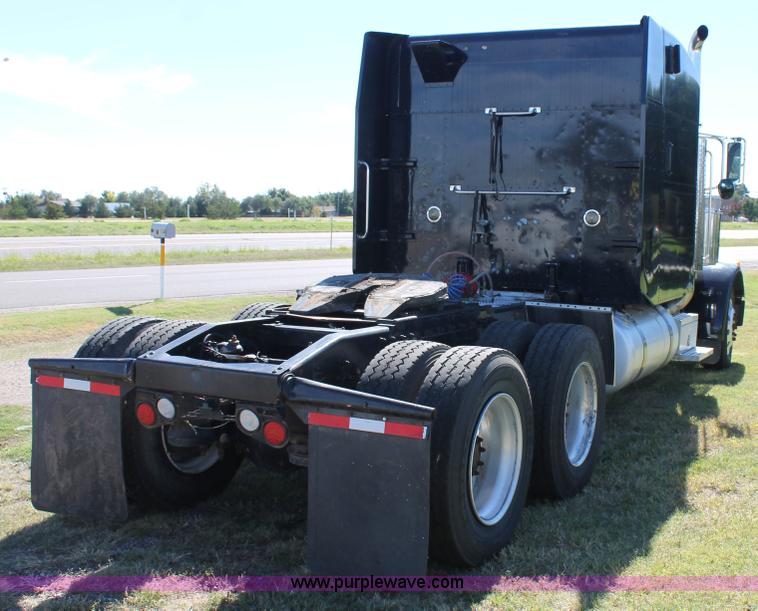 image for item J1407 2007 Peterbilt 379 semi truck