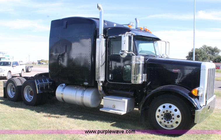 image for item J1407 2007 Peterbilt 379 semi truck