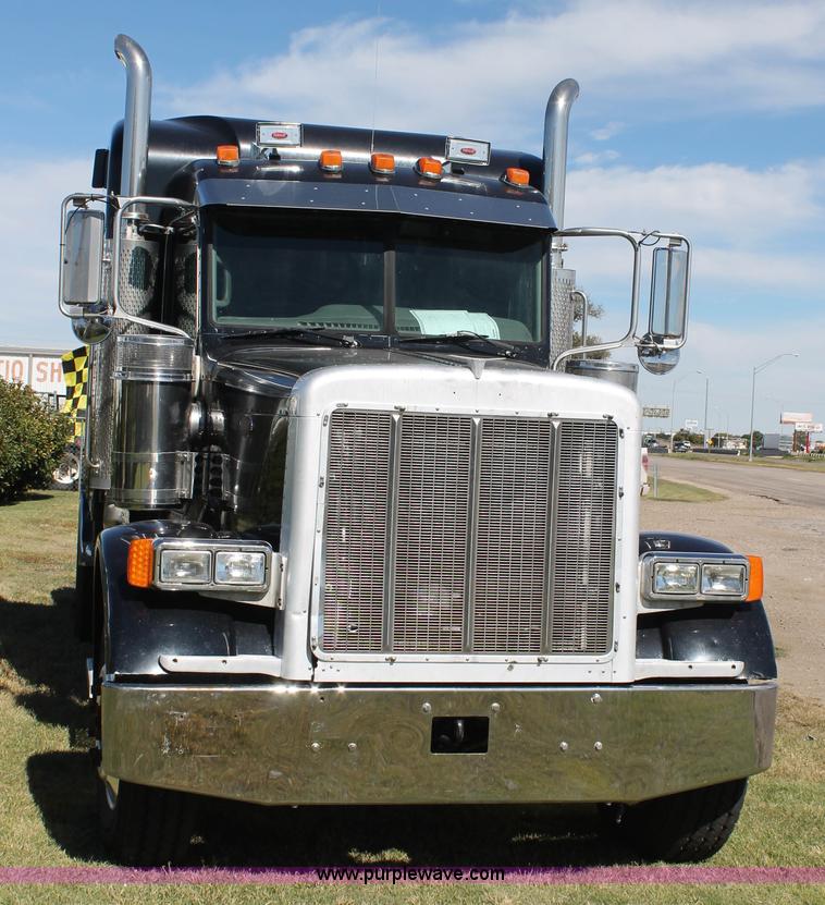 image for item J1407 2007 Peterbilt 379 semi truck