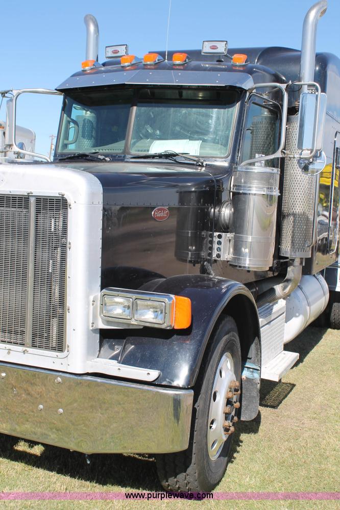 image for item J1407 2007 Peterbilt 379 semi truck