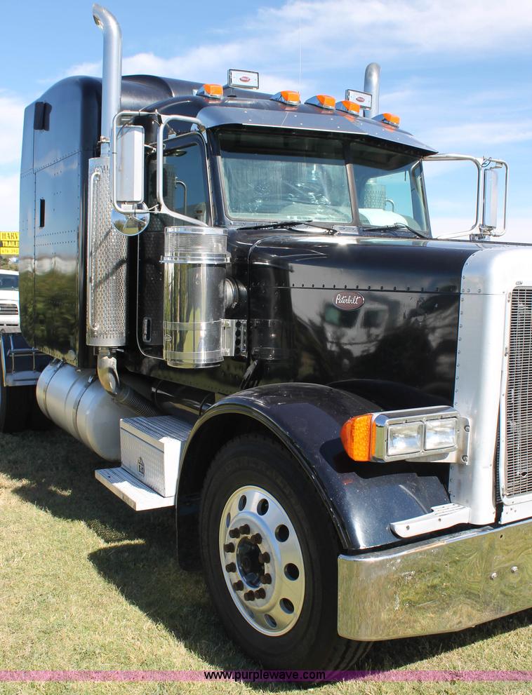 image for item J1407 2007 Peterbilt 379 semi truck