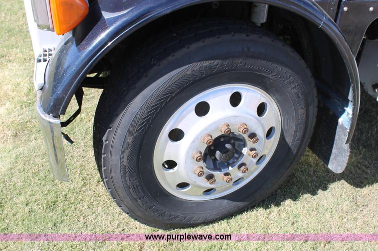 image for item J1407 2007 Peterbilt 379 semi truck