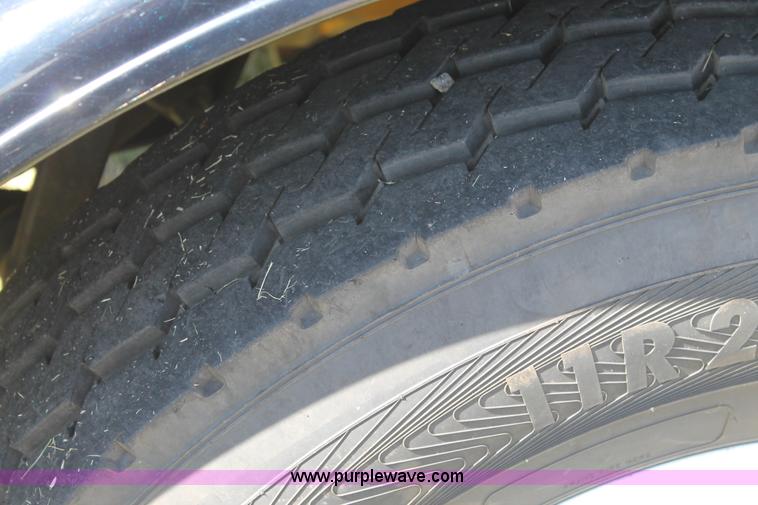 image for item J1407 2007 Peterbilt 379 semi truck