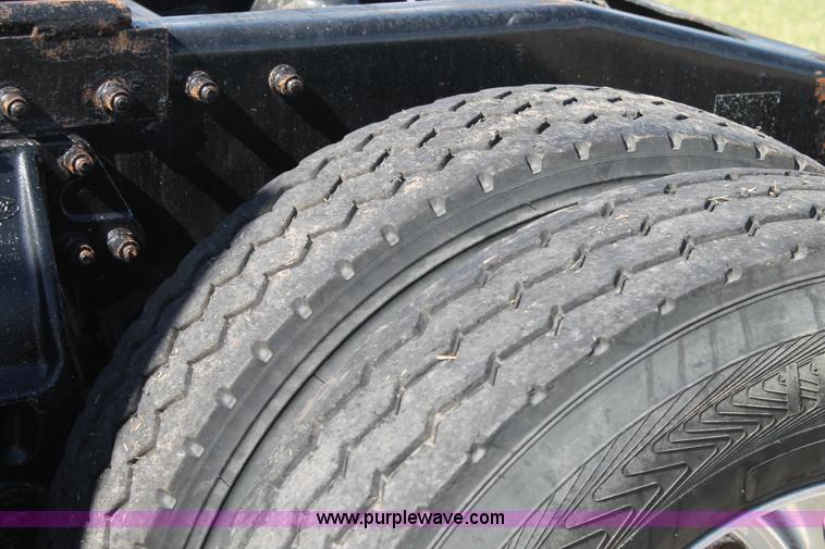 image for item J1407 2007 Peterbilt 379 semi truck