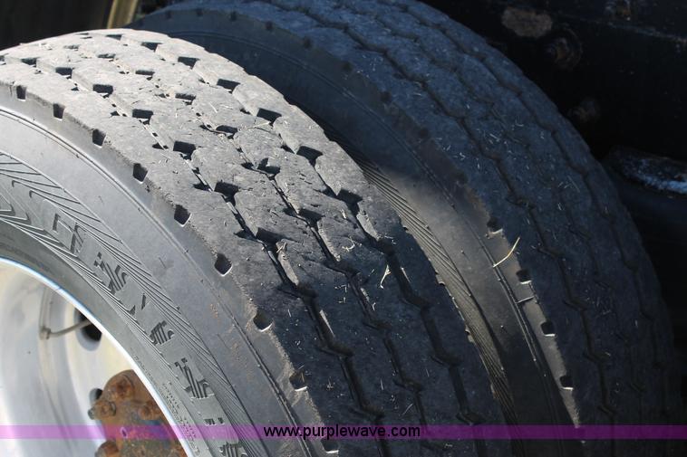 image for item J1407 2007 Peterbilt 379 semi truck