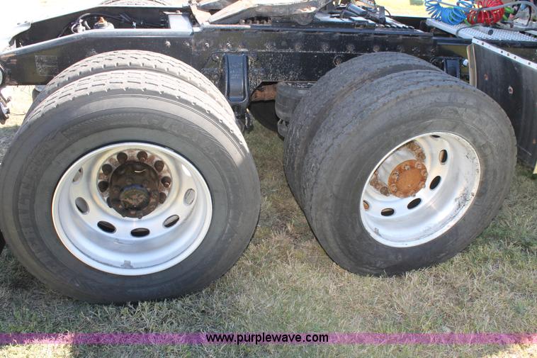 image for item J1407 2007 Peterbilt 379 semi truck