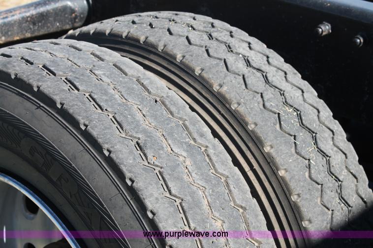 image for item J1407 2007 Peterbilt 379 semi truck