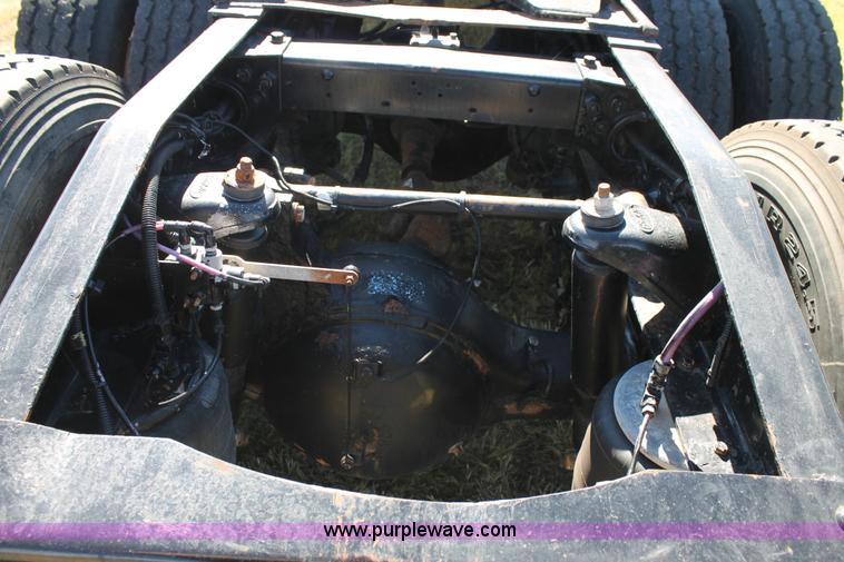 image for item J1407 2007 Peterbilt 379 semi truck