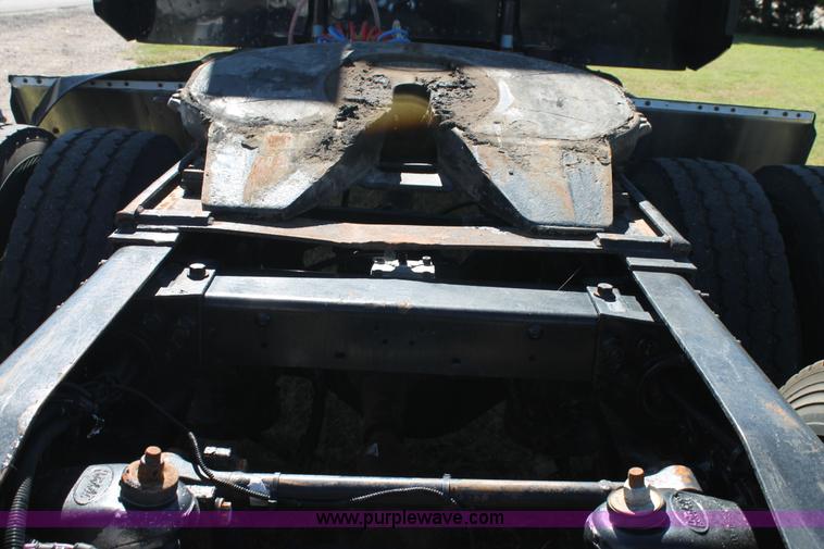 image for item J1407 2007 Peterbilt 379 semi truck