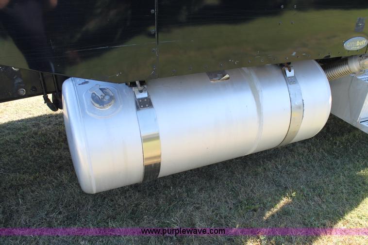 image for item J1407 2007 Peterbilt 379 semi truck