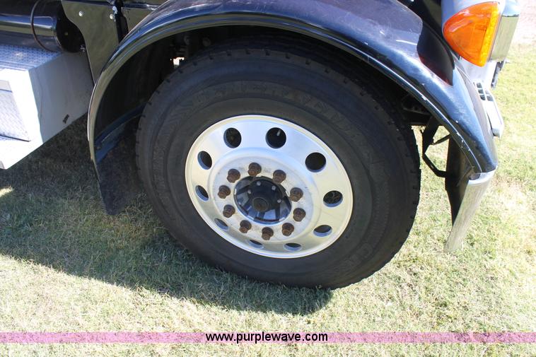 image for item J1407 2007 Peterbilt 379 semi truck